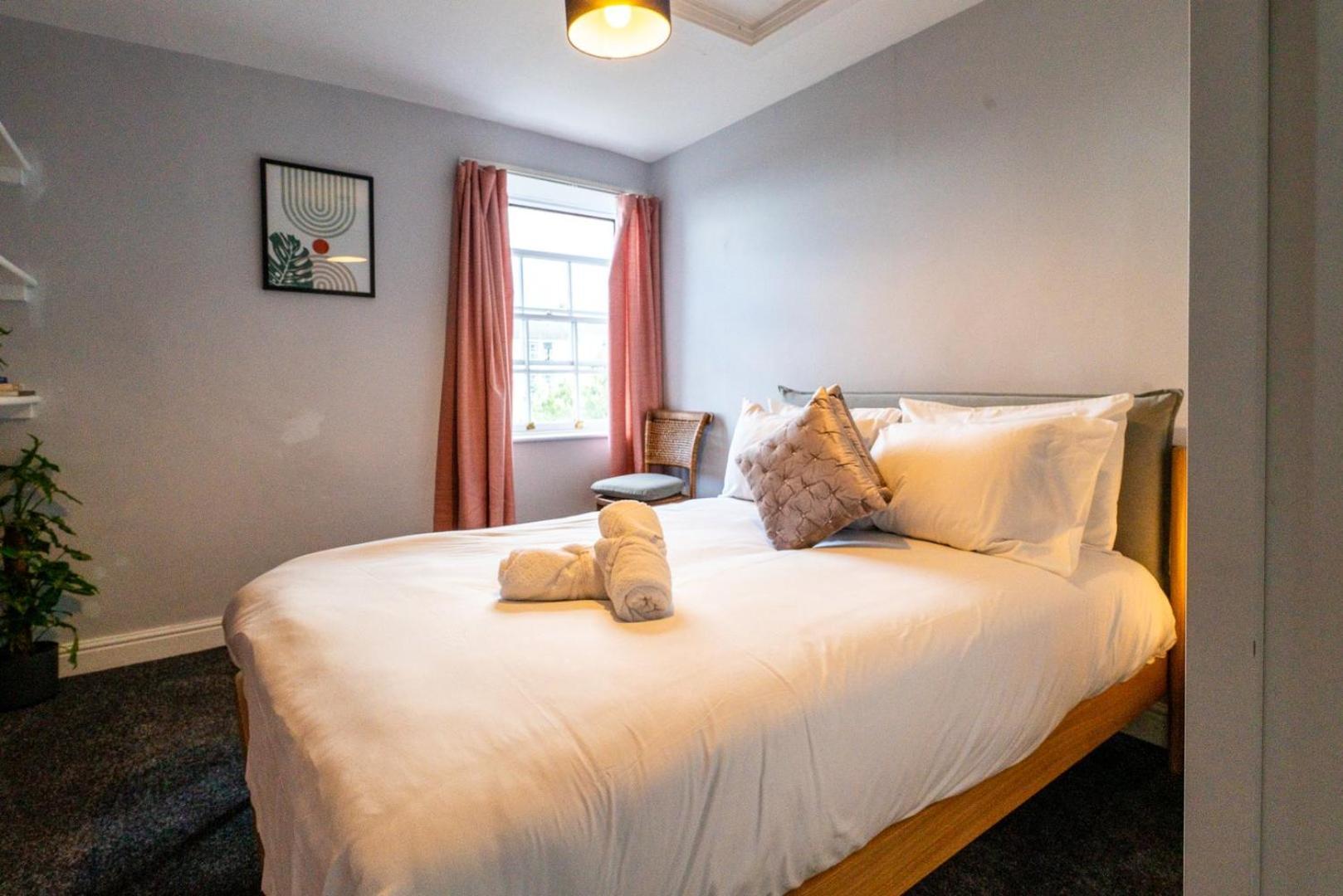 Gasthof Cohost Partners | 4br/2ba | Free Parking | Wifi Bristol